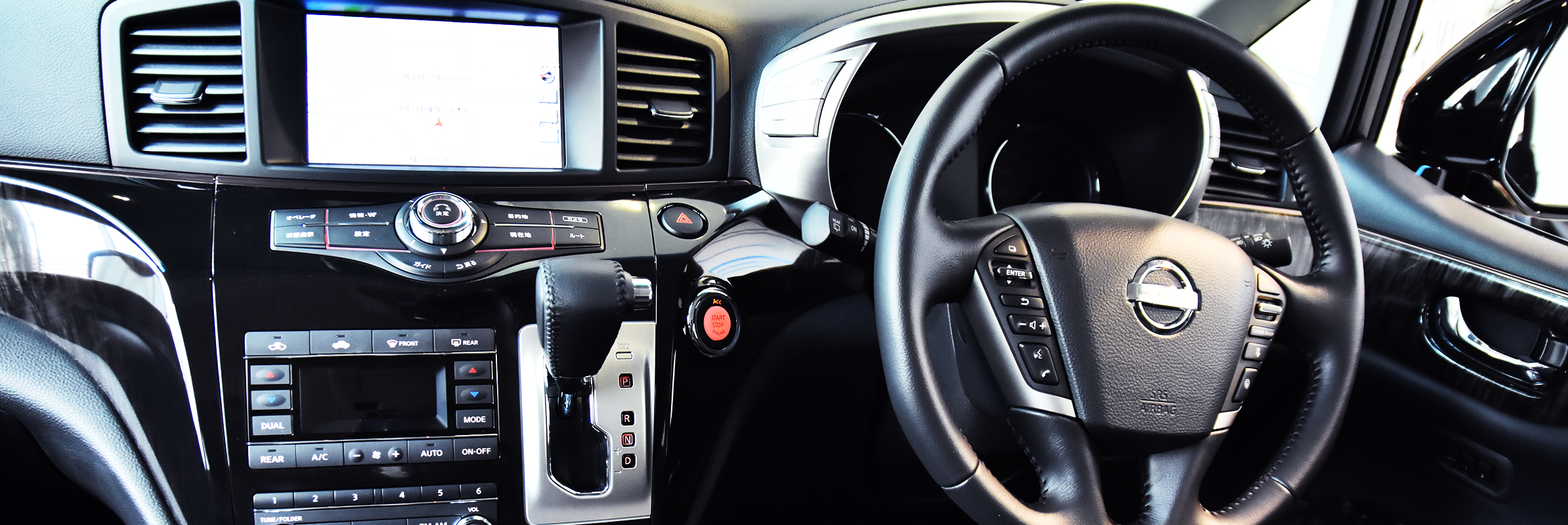 レンタカーの運転席の様子